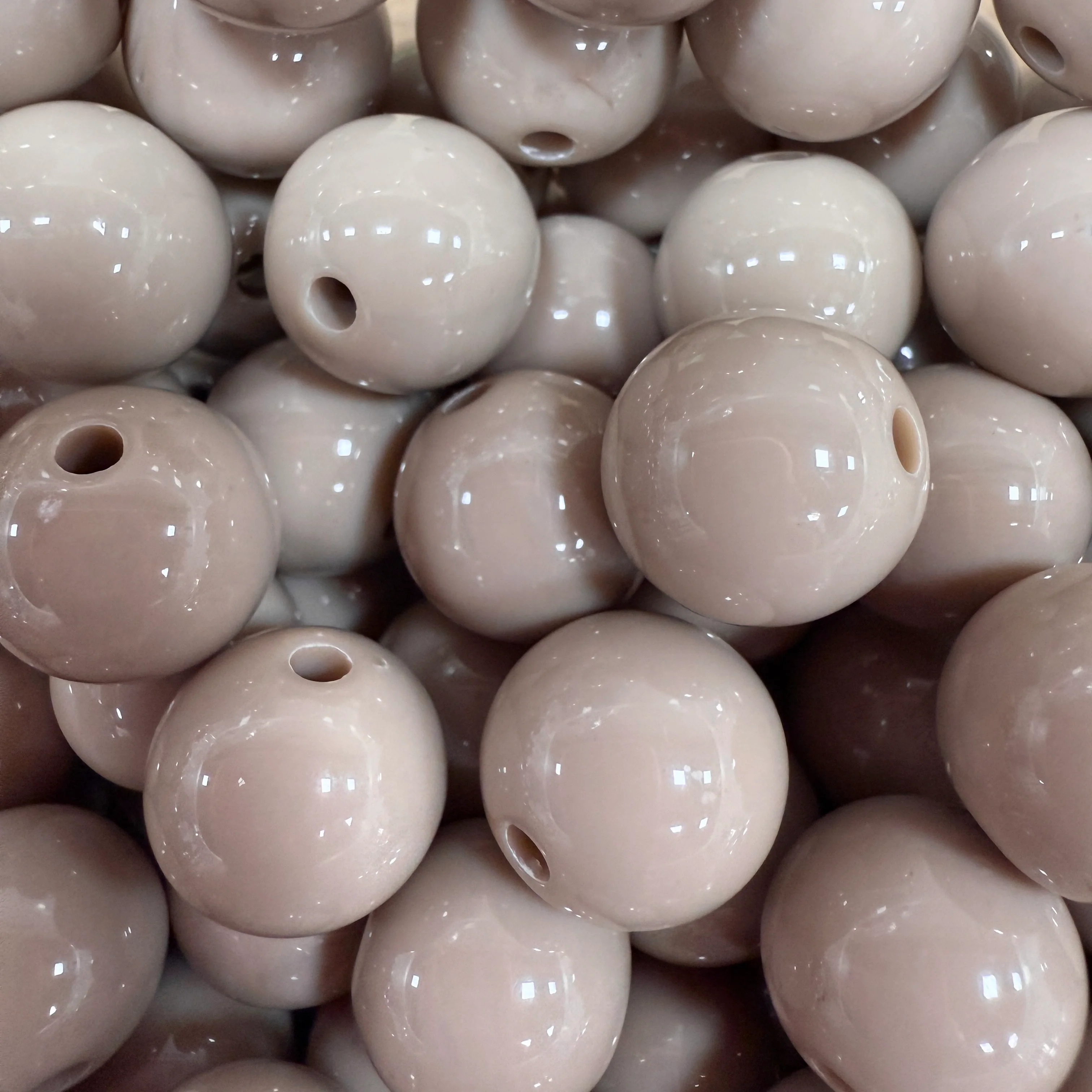 Acryl Kraal Rond Taupe 14mm - per stuk
