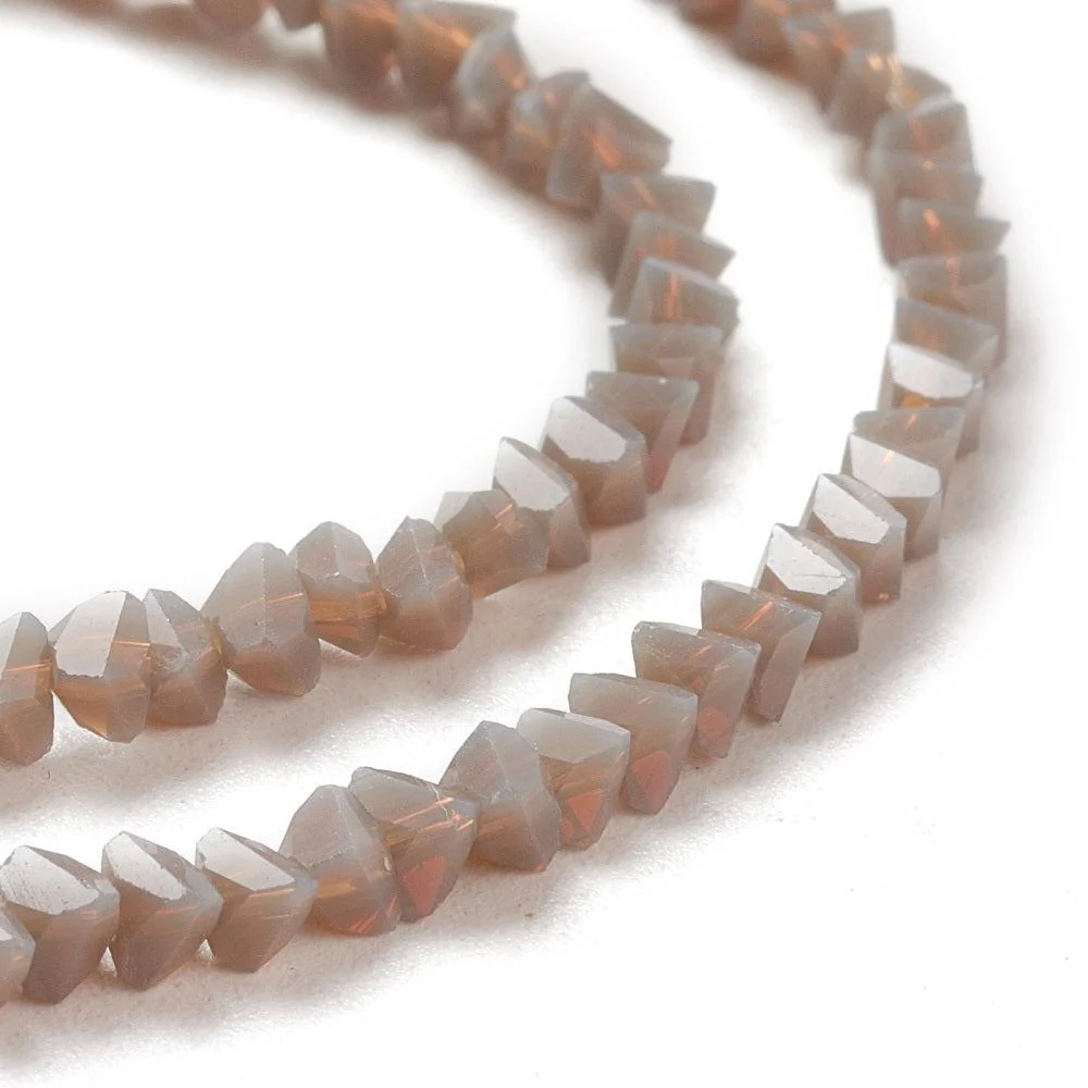 Facetkralen polygon opaal grijs 2,5mm- per 17cm