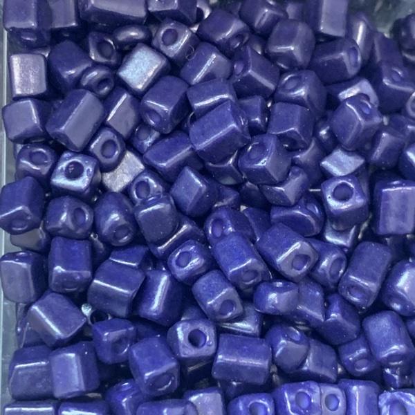 Glaskralen Cube Dark Purple 5x4mm - 20 gram
