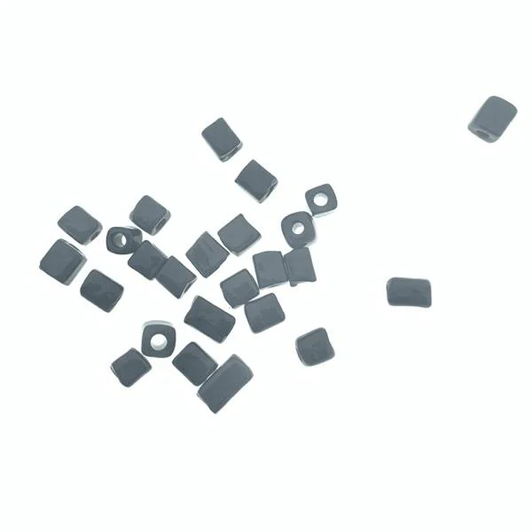 Glaskralen Cube Opaque Black 5x4mm - 20 gram - Image 2