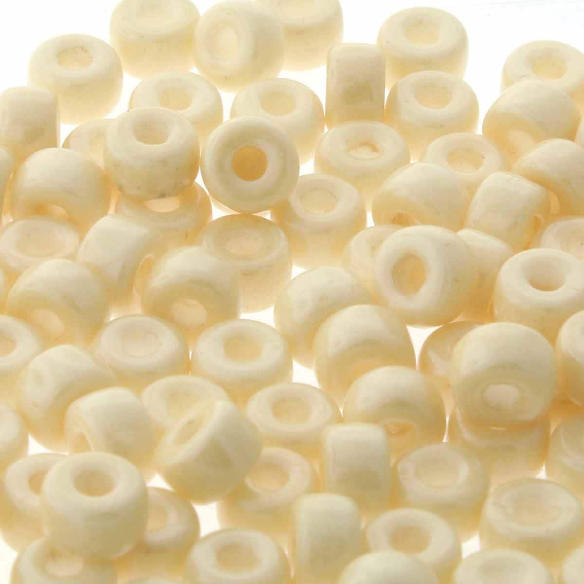 Matubo kralen Ø2mm Chalk beige luster 2/0 (6mm) - ±22 stuks