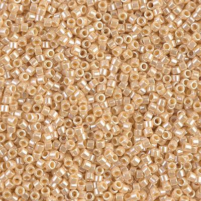 Miyuki Delica 11/0 DB-1561 Opaque pear luster - 4 gram